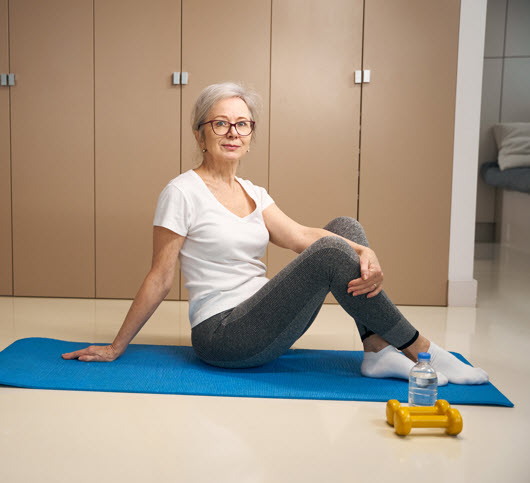 slender-elderly-woman-sits-on-a-carimat-for-sports-2023-03-17-23-03-51-utcweb slender-elderly-woman-sits-on-a-carimat-for-sports-2023-03-17-23-03-51-utcweb